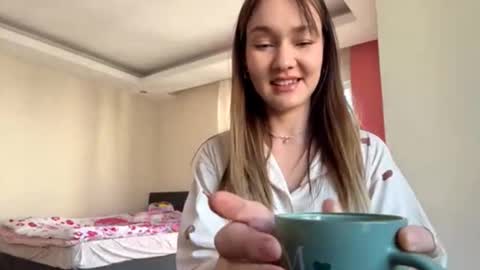 Snapshot of keniarhynard chatting on 12.15.25 Elena online show from 12.15.25