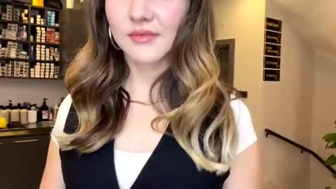 Snapshot of keniarhynard chatting on 12.16.25 Elena online show from 12.16.25