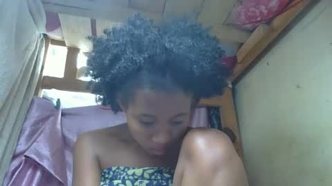 Snapshot of kenilange chatting on 12.17.25 kenilange online show from 12.17.25