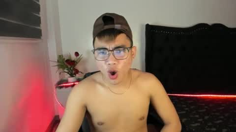 Snapshot of kenthebigcockxx chatting on 10.12.25 kenji online show from 10.12.25
