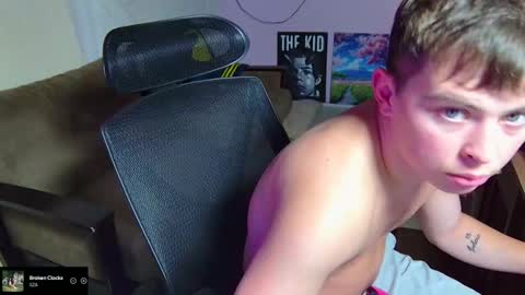 Snapshot of kentuckydrake chatting on 11.25.25 Drake online show from 11.25.25