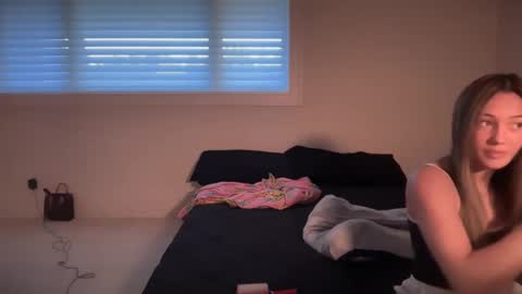 Snapshot of kenziesmithh chatting on 09.18.25 kenziesmithh online show from 09.18.25