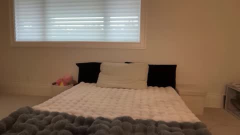 kenziesmithh online show from 12.03.25