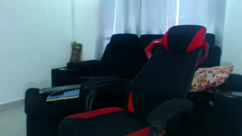 Snapshot of kerlinn2711 chatting on 01.17.25 dany wolf002 online show from 01.17.25