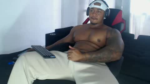 Snapshot of kerlinn2711 chatting on 02.27.25 dany wolf002 online show from 02.27.25