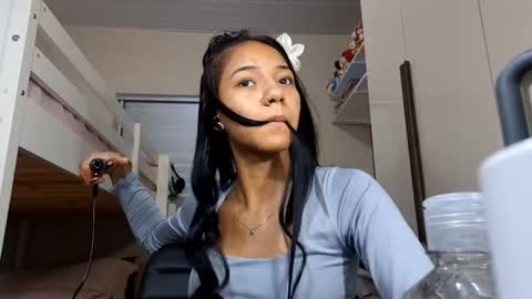 Snapshot of kerryinterrante chatting on 03.31.26 kerryinterrante online show from 03.31.26