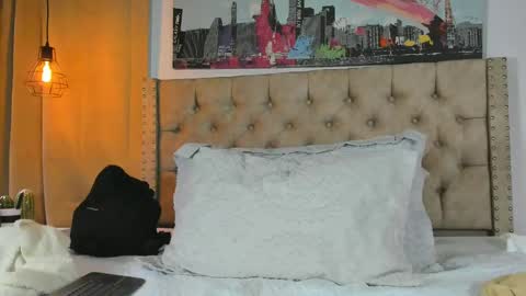 Kery Hillson online show from 02.18.25