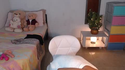 Mia  online show from 12.07.24