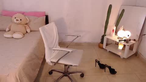 Mia  online show from 03.06.25