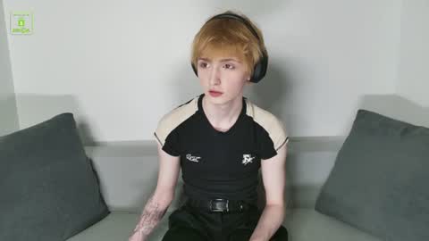 Snapshot of kessy_white chatting on 06.12.26 Kessy online show from 06.12.26
