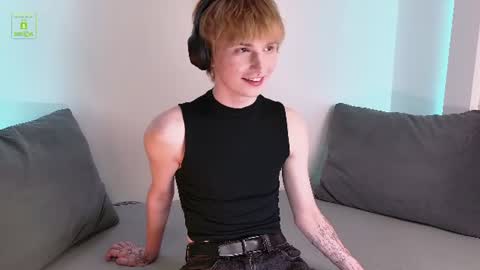 Snapshot of kessy_white chatting on 07.26.26 Kessy online show from 07.26.26