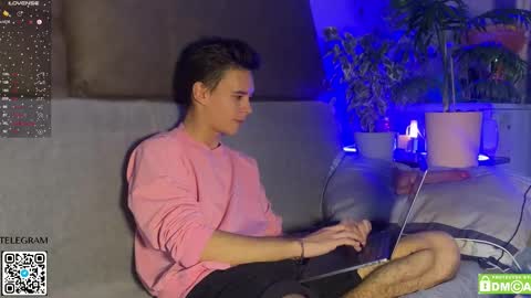 Snapshot of kevin_doo chatting on 10.28.25 Fansly  Kevin T online show from 10.28.25