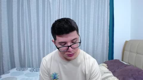 Snapshot of kevinhunts chatting on 01.28.25 Kevin online show from 01.28.25