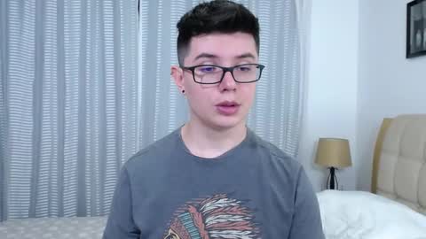 Snapshot of kevinhunts chatting on 09.20.25 Kevin online show from 09.20.25