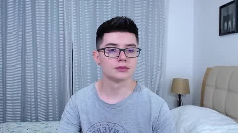 Snapshot of kevinhunts chatting on 09.21.25 Kevin online show from 09.21.25