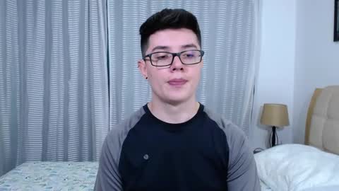 Snapshot of kevinhunts chatting on 09.22.25 Kevin online show from 09.22.25