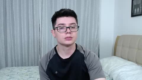 Snapshot of kevinhunts chatting on 09.28.25 Kevin online show from 09.28.25