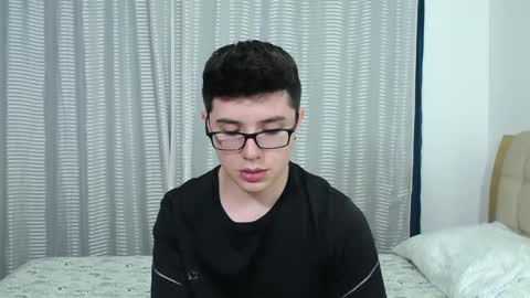 Snapshot of kevinhunts chatting on 10.01.25 Kevin online show from 10.01.25