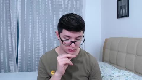 Snapshot of kevinhunts chatting on 10.04.25 Kevin online show from 10.04.25