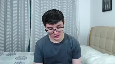 Snapshot of kevinhunts chatting on 10.16.25 Kevin online show from 10.16.25