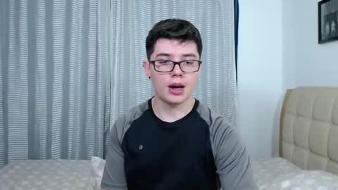 Snapshot of kevinhunts chatting on 11.08.25 Kevin online show from 11.08.25