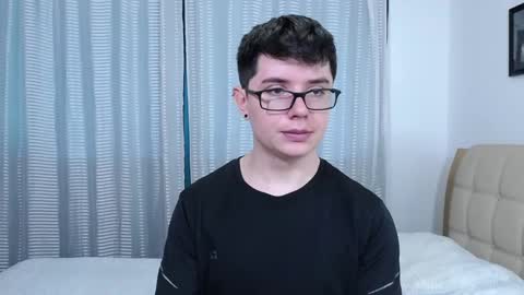 Snapshot of kevinhunts chatting on 11.12.25 Kevin online show from 11.12.25