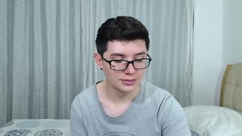 Snapshot of kevinhunts chatting on 11.17.25 Kevin online show from 11.17.25