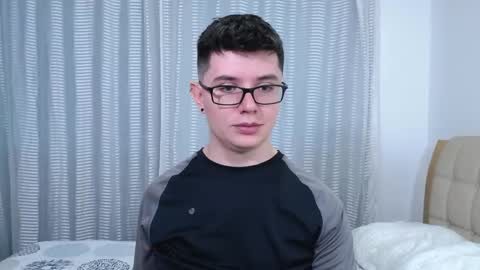 Snapshot of kevinhunts chatting on 11.20.25 Kevin online show from 11.20.25