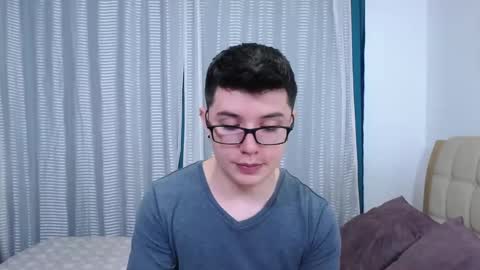 Snapshot of kevinhunts chatting on 11.26.25 Kevin online show from 11.26.25