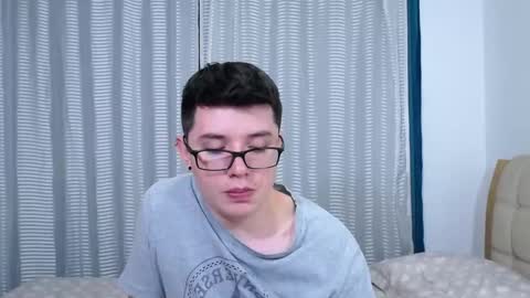 Snapshot of kevinhunts chatting on 11.28.25 Kevin online show from 11.28.25