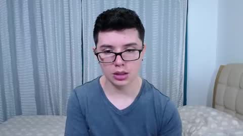 Snapshot of kevinhunts chatting on 12.01.25 Kevin online show from 12.01.25