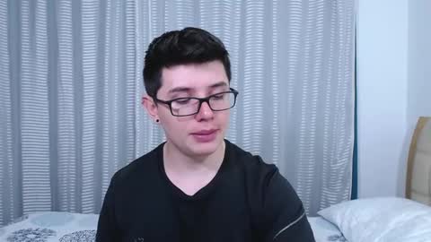 Snapshot of kevinhunts chatting on 12.13.25 Kevin online show from 12.13.25