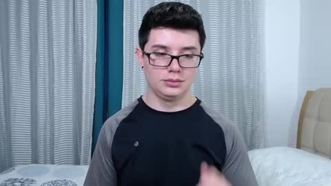 Snapshot of kevinhunts chatting on 12.16.25 Kevin online show from 12.16.25