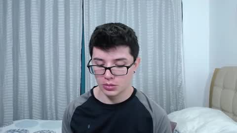 Snapshot of kevinhunts chatting on 12.17.25 Kevin online show from 12.17.25