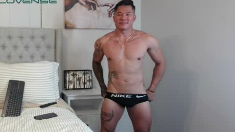 Snapshot of kevinkham chatting on 03.31.26 kevinkham online show from 03.31.26