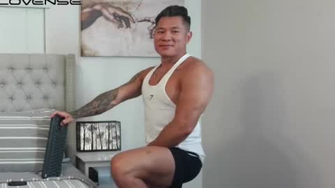 Snapshot of kevinkham chatting on 04.30.26 kevinkham online show from 04.30.26