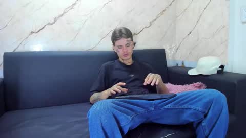 Snapshot of kevinperlas_ chatting on 11.24.25 kevinperlas_ online show from 11.24.25