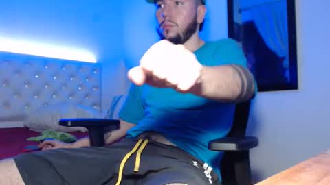 Snapshot of kevinsantiag0 chatting on 12.01.25 kevinsantiag0 online show from 12.01.25