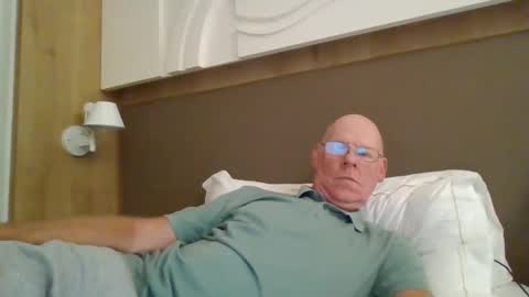 Snapshot of kevlooking4sez chatting on 10.14.25 kevlooking4sez online show from 10.14.25
