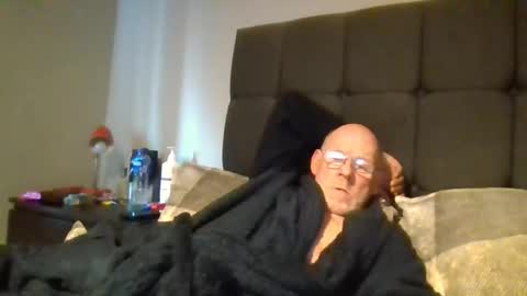 Snapshot of kevlooking4sez chatting on 10.24.25 kevlooking4sez online show from 10.24.25