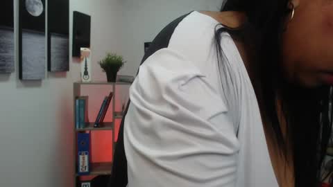 Snapshot of keylathomson chatting on 01.06.25 Keyla online show from 01.06.25