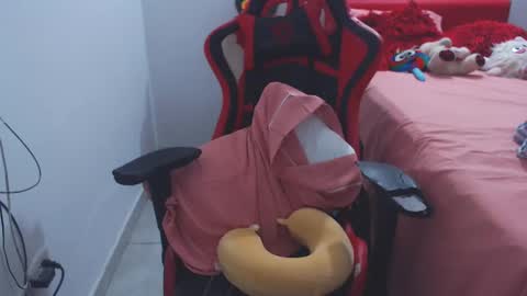 Snapshot of keyra_dainty chatting on 12.25.24 Sandy Saenz online show from 12.25.24