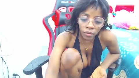 Snapshot of keyra_dainty chatting on 01.22.25 Sandy Saenz online show from 01.22.25