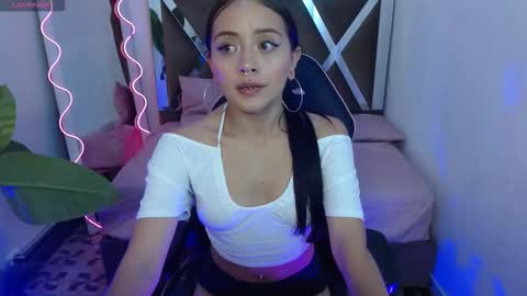 Snapshot of khalia_tay chatting on 12.15.25 KHALIA online show from 12.15.25