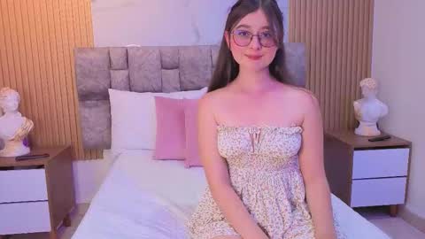 Snapshot of khalifa_fletcher chatting on 11.22.25 khalifa online show from 11.22.25