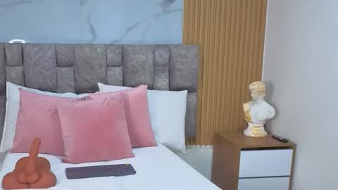 Snapshot of khalifa_fletcher chatting on 11.24.25 khalifa online show from 11.24.25