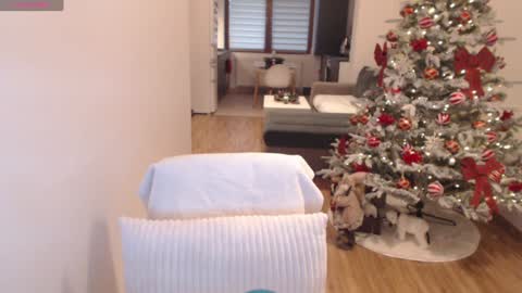 Snapshot of khloe_star chatting on 12.06.24 Khloe online show from 12.06.24