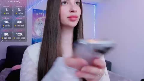 Snapshot of khloeforever chatting on 10.21.25 khloe online show from 10.21.25