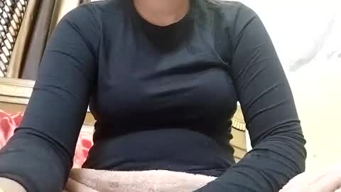 khushisinghh online show from 12.18.24