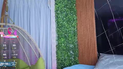 Kiara Zahiri online show from 10.20.25